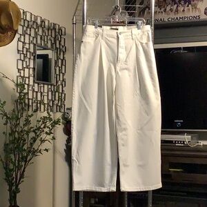 White, pleated crop jeans